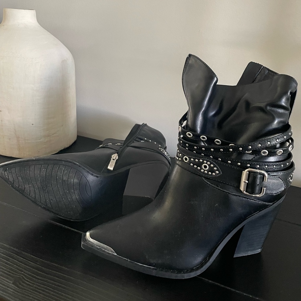 Black buckle goth grunge cowboy ankle boots